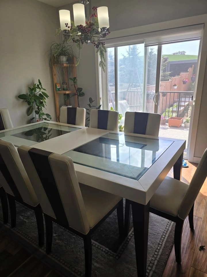 Modern Dining Table & 8 Chairs – Excellent Condition – Seats 8 - photo 2