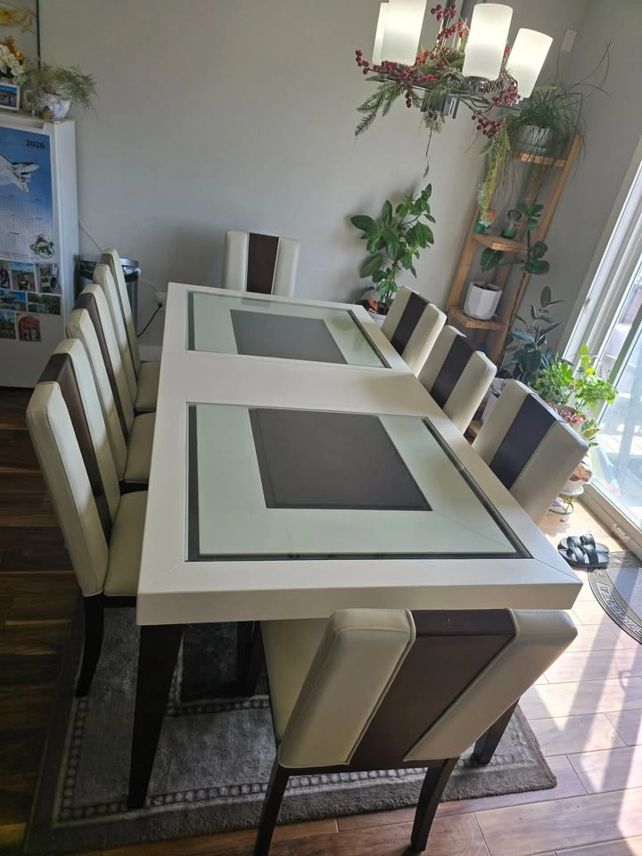 Modern Dining Table & 8 Chairs – Excellent Condition – Seats 8 - photo 3