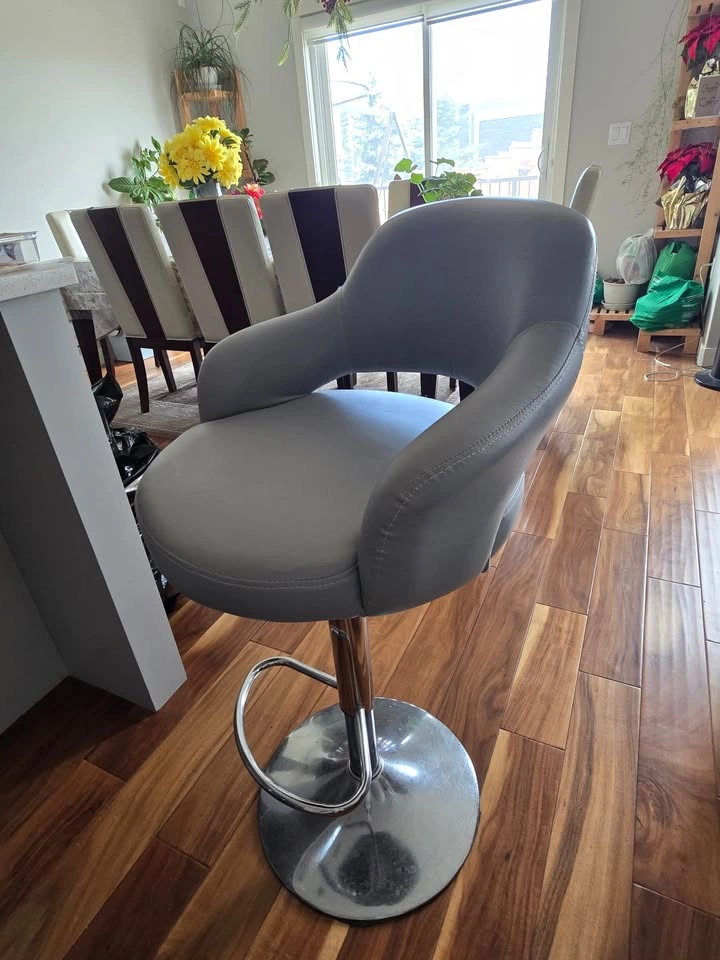 Modern Adjustable Bar Stools – Set of 4 – Excellent Condition - photo 2