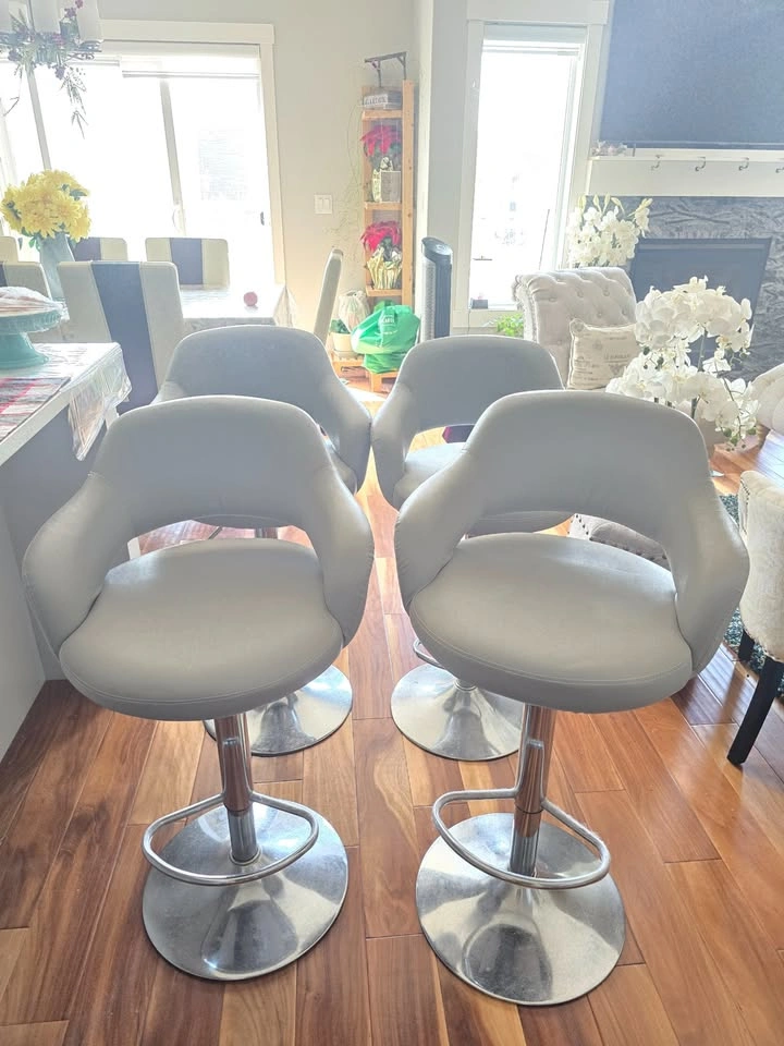 Modern Adjustable Bar Stools – Set of 4 – Excellent Condition - photo 4