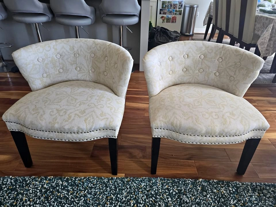 Elegant Tufted Accent Chairs – Pair – Excellent Condition