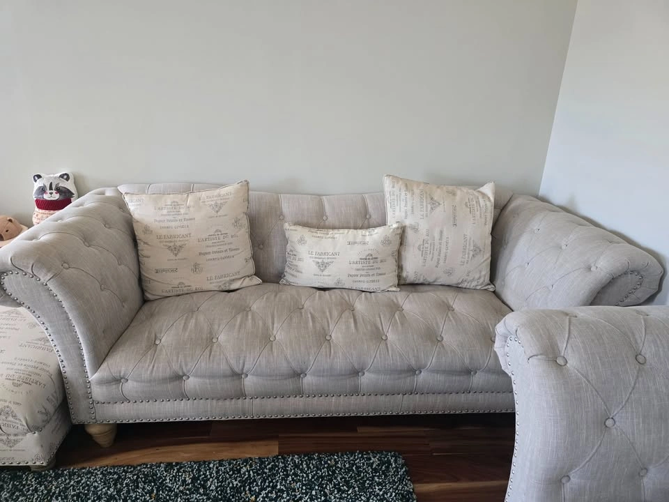 Luxury Tufted Living Room Set – Multiple Pieces - photo 3