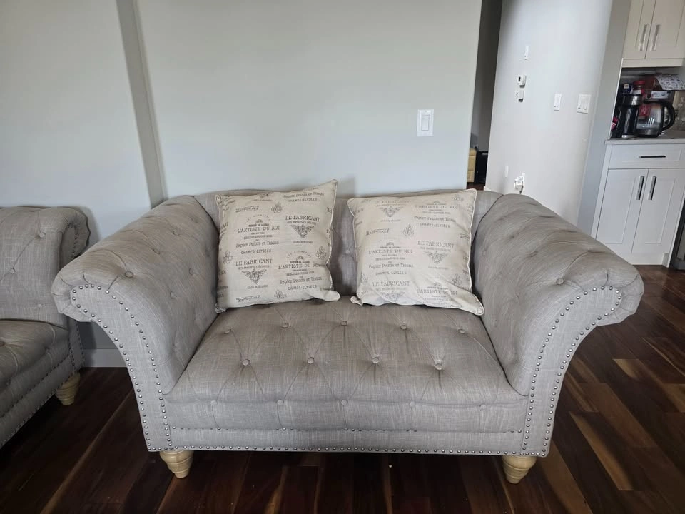 Luxury Tufted Living Room Set – Multiple Pieces - photo 4