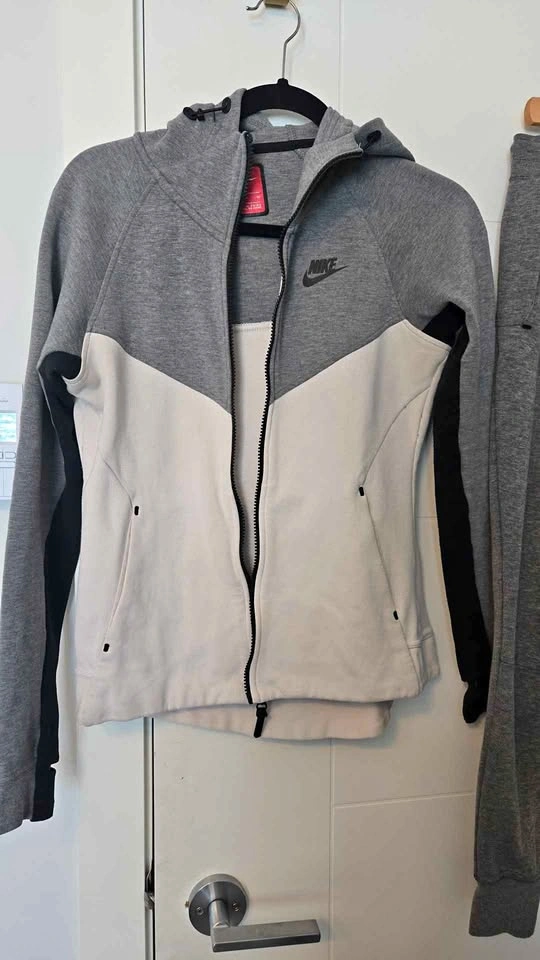 Womens nike tech fleece suit