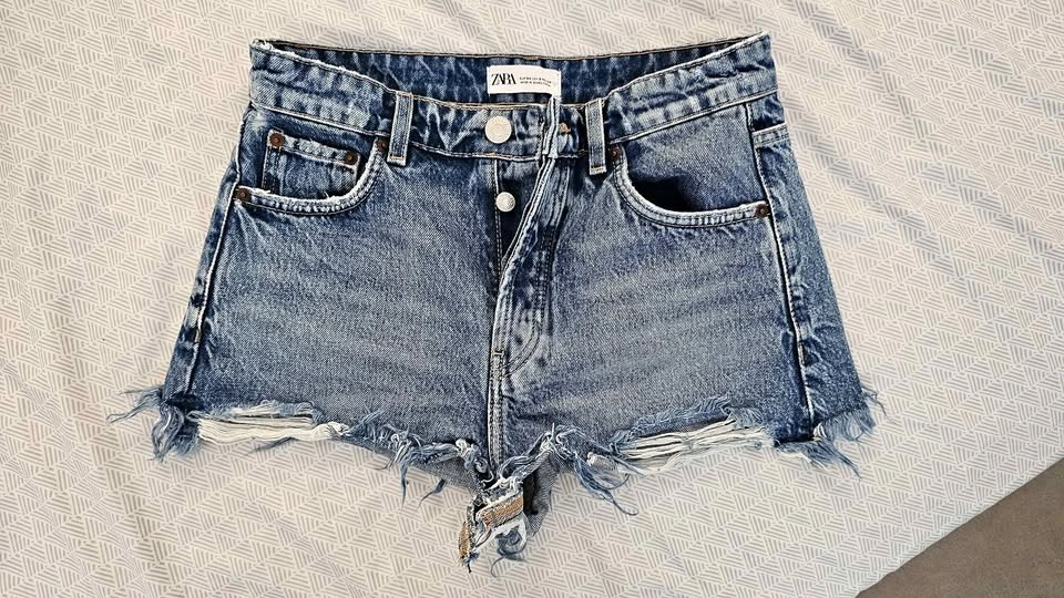 Zara Distressed Jean Shorts SIZE 2
