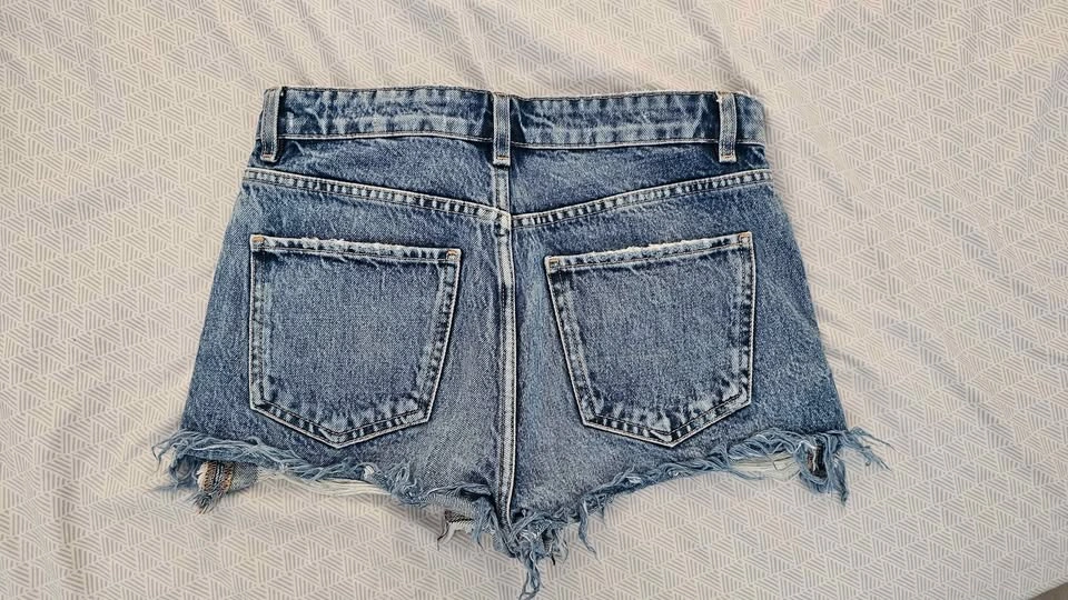 Zara Distressed Jean Shorts SIZE 2 - photo 2