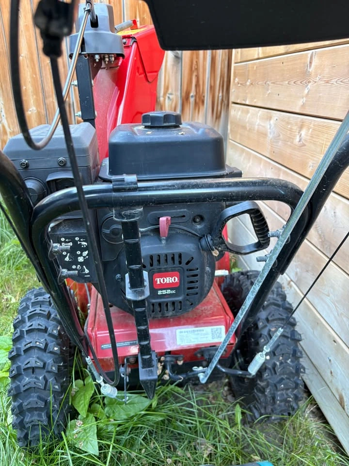 Toro 252cc Snow Blower - photo 3