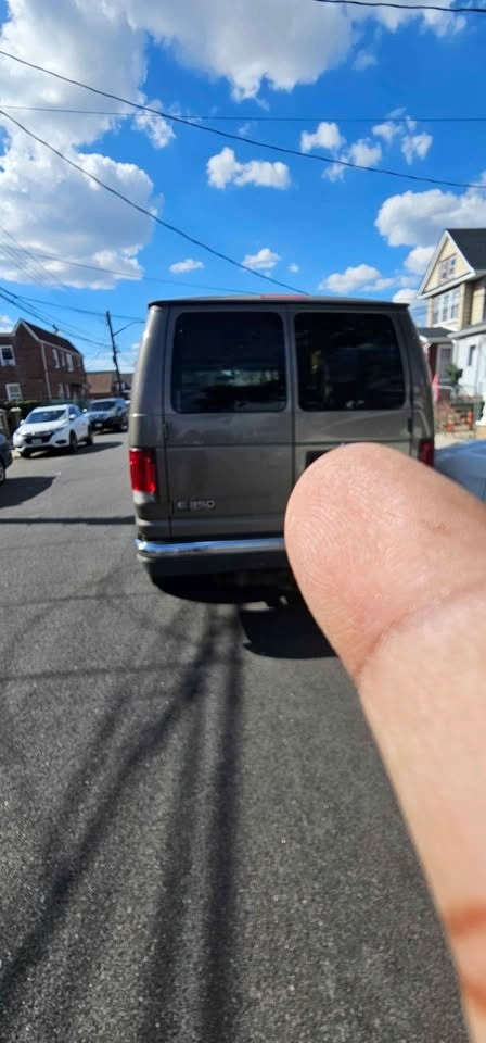 2003 Ford E350 Super Duty Passenger XLT Van 3D - photo 2