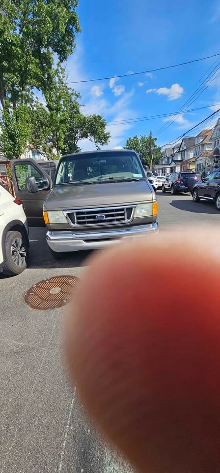 2003 Ford E350 Super Duty Passenger XLT Van 3D - photo 5