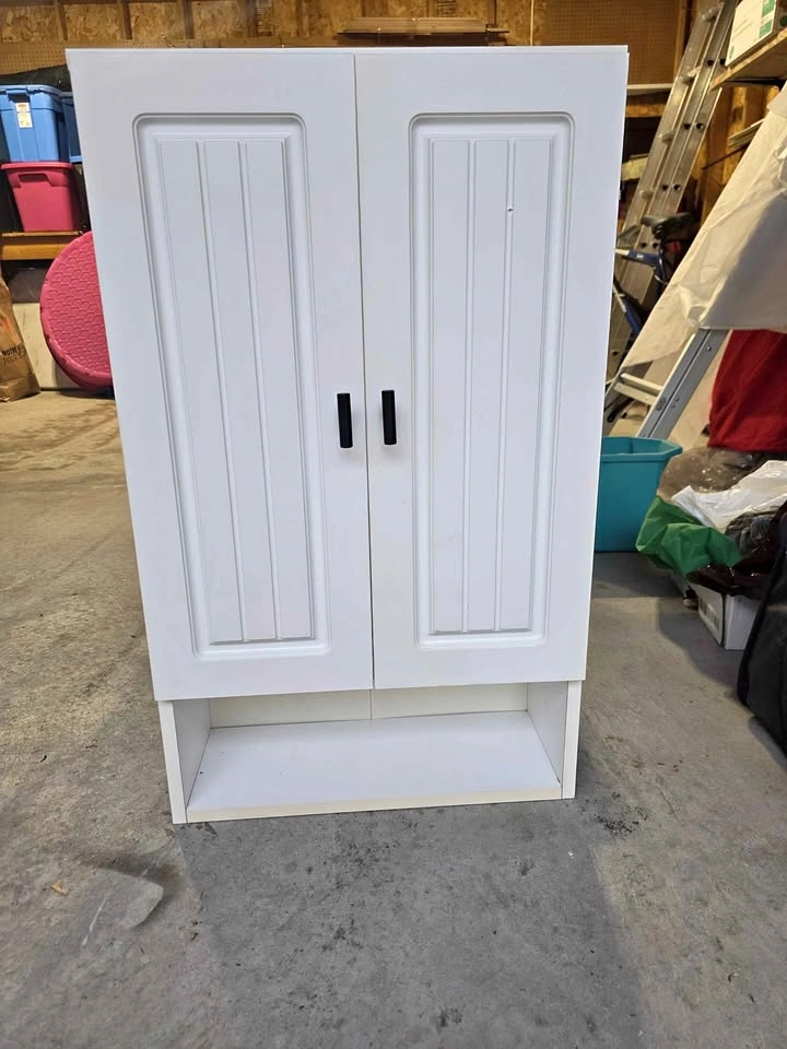 White Wall-Mounted Bathroom/Medicine Cabinet