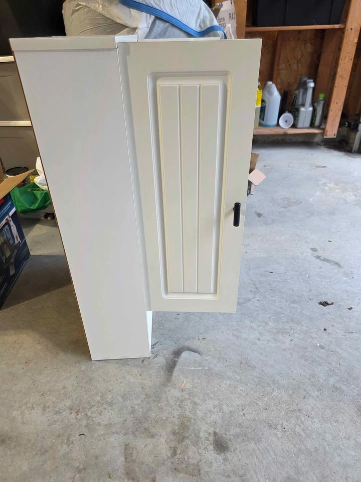 White Wall-Mounted Bathroom/Medicine Cabinet - photo 3
