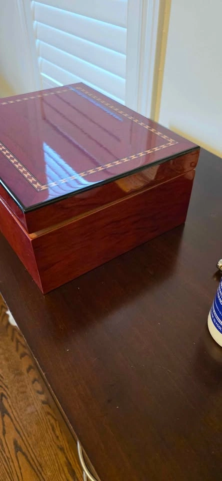 Wooden Cigar Humidor with Accessories - photo 2