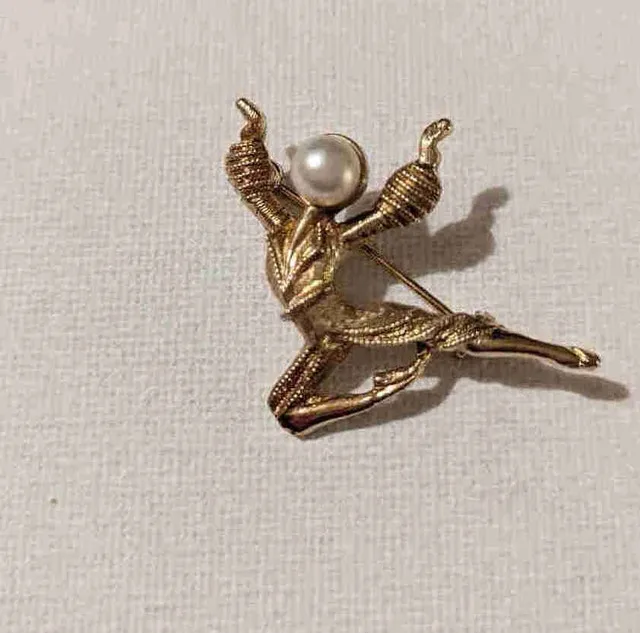 Vintage - Two Sarah Coventry Gold Tone Brooches