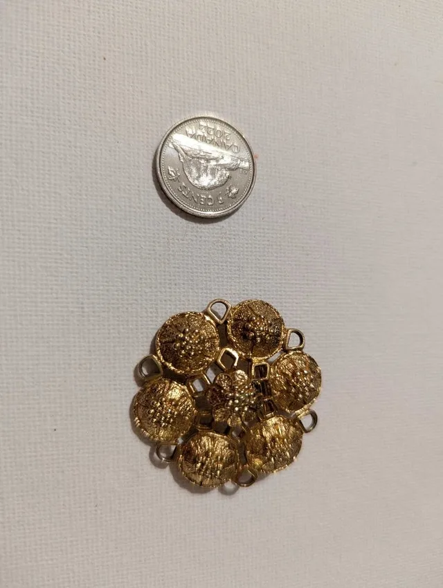 Vintage - Two Sarah Coventry Gold Tone Brooches - photo 5