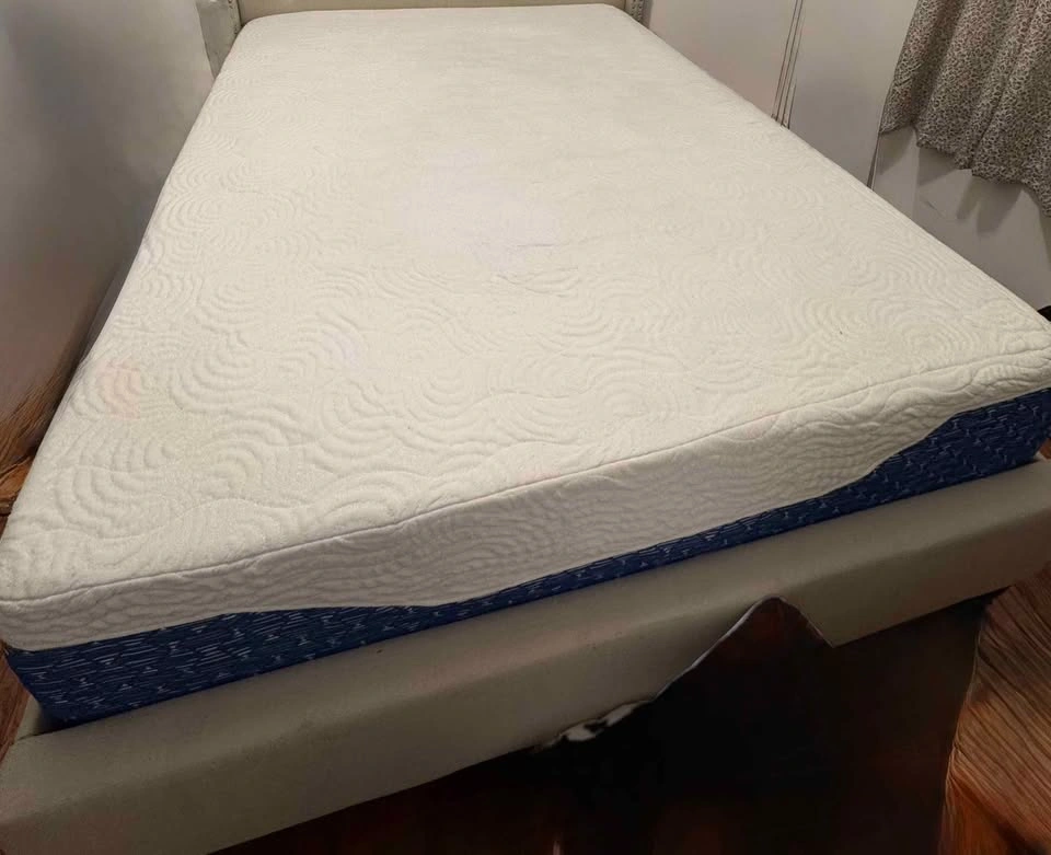 Queen size mattress - photo 2