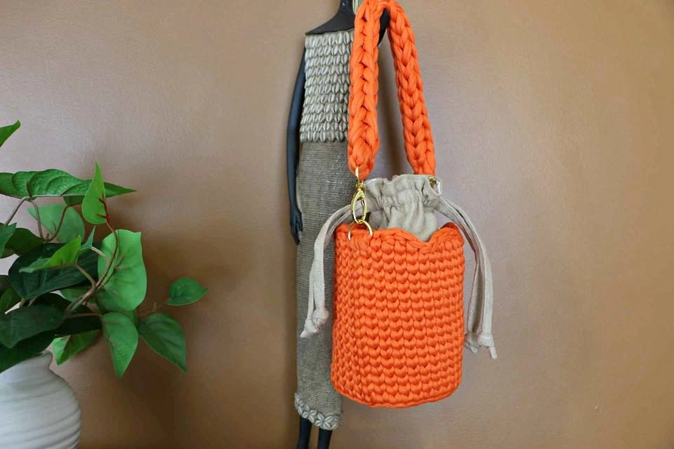 Cocoa Curve Bucket Bag