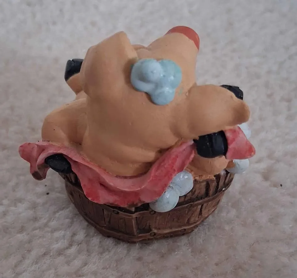 Pig in Bathtub Figurine - photo 2