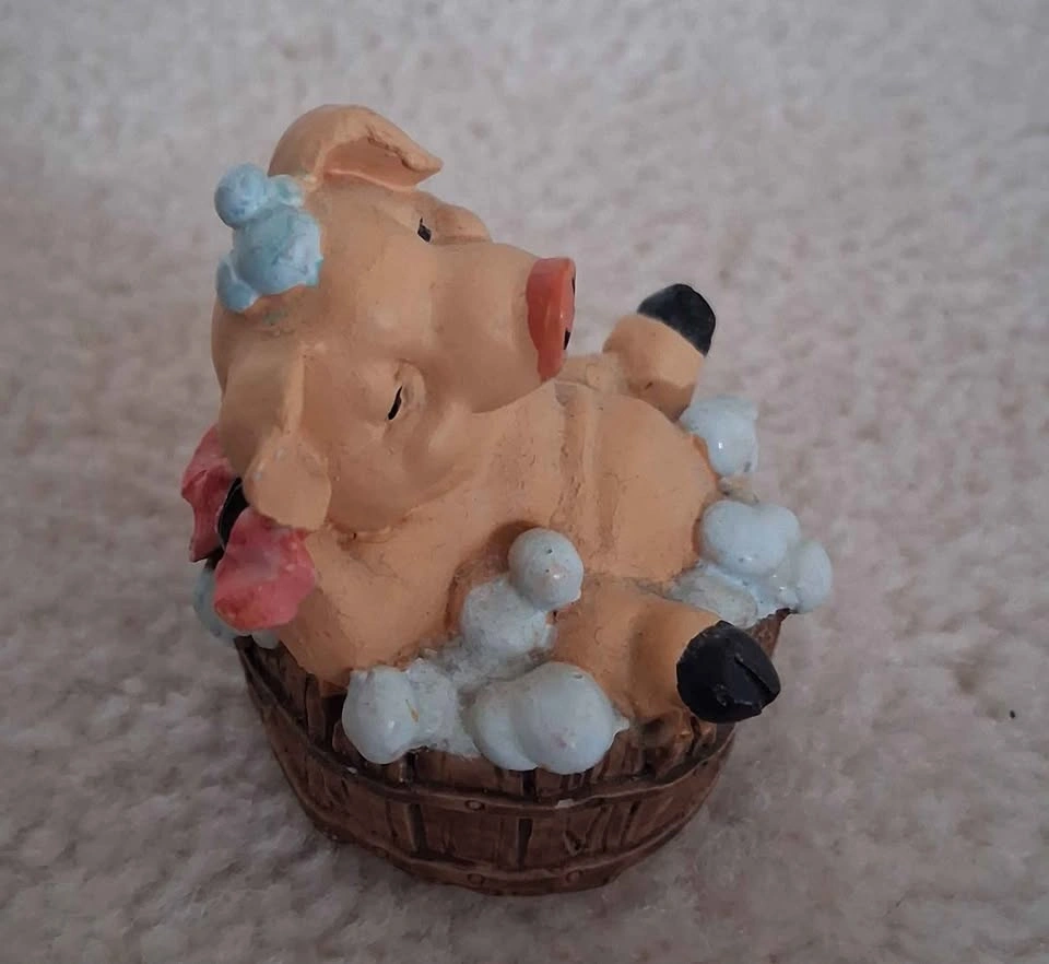 Pig in Bathtub Figurine - photo 3