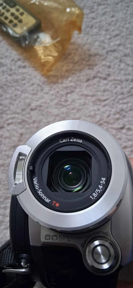 Sony Handycam HDR-UX7 Camcorder - photo 3