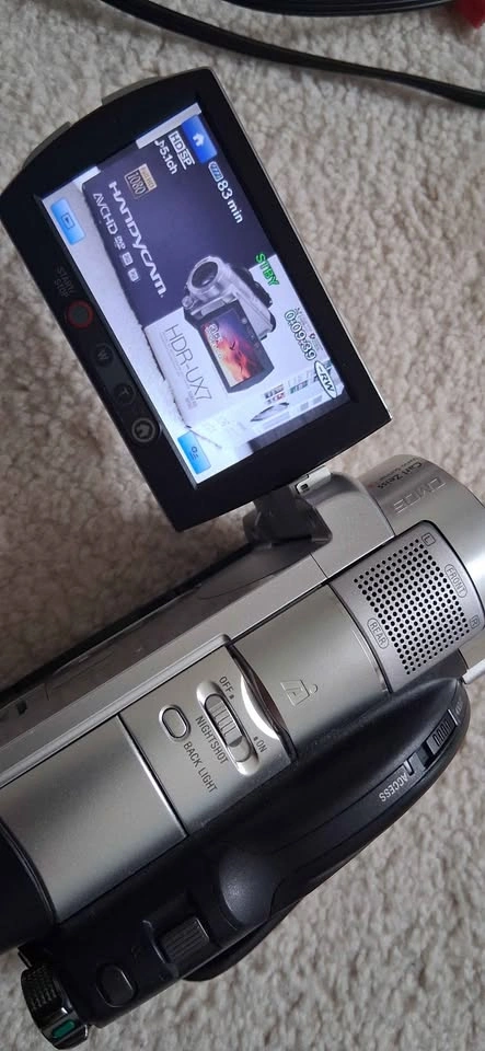 Sony Handycam HDR-UX7 Camcorder - photo 4