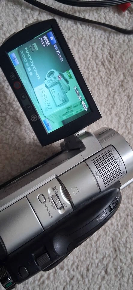 Sony Handycam HDR-UX7 Camcorder - photo 5