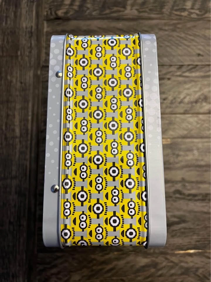 Despicable Me “Dial M for Minion” Collectible Tin Lunch Box - photo 5