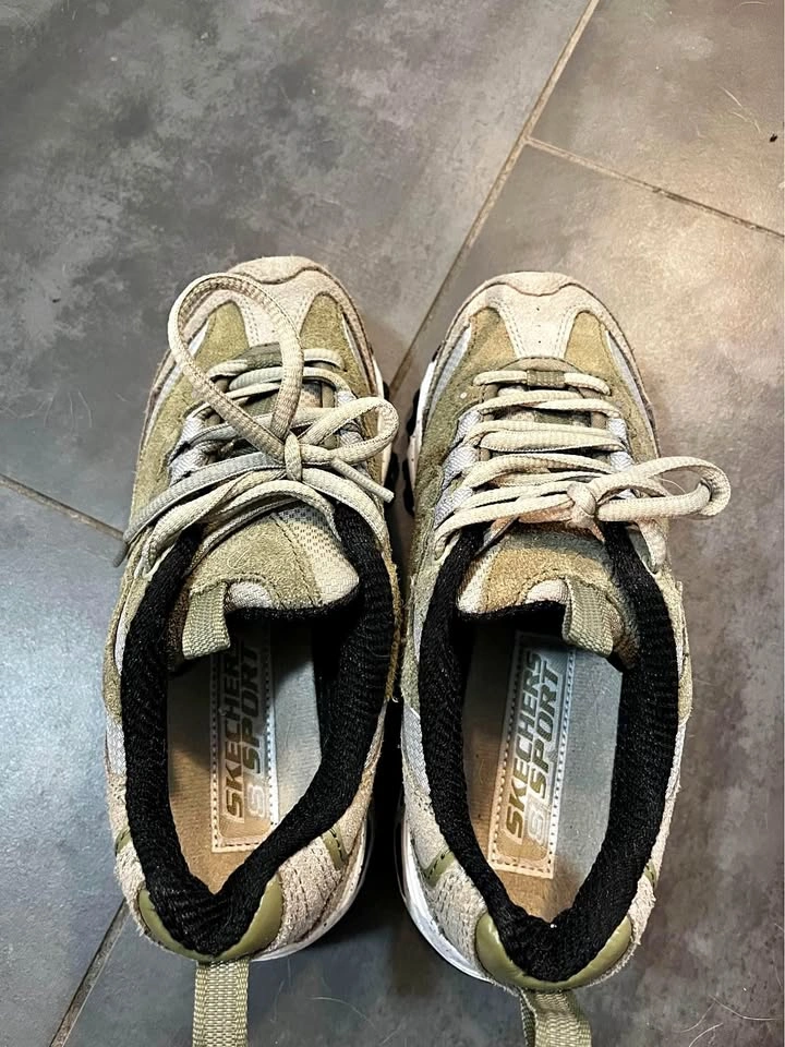 Sketchers Sports - size 5