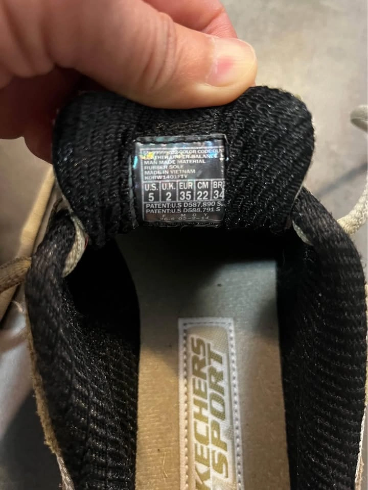 Sketchers Sports - size 5 - photo 2