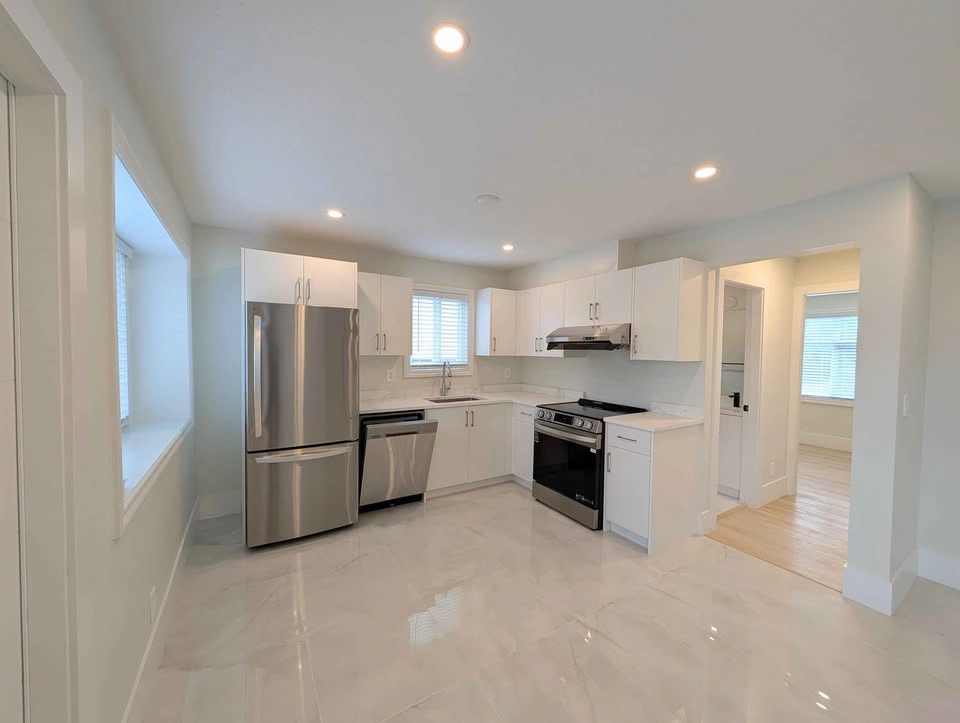 2 Beds 1 Bath - House in Middlegate Metrotown
