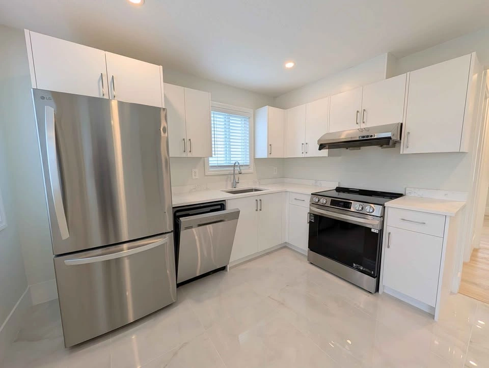 2 Beds 1 Bath - House in Middlegate Metrotown - photo 2