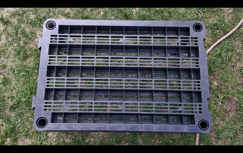 Black Plastic Shelf Table with 4 Legs - photo 3