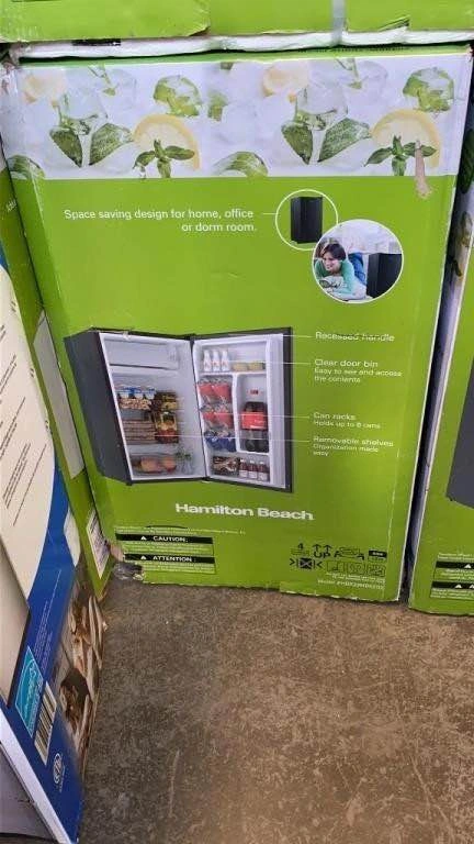 Hamilton Beach 3.3 cubic feet Mini Fridge with Freezer - photo 3
