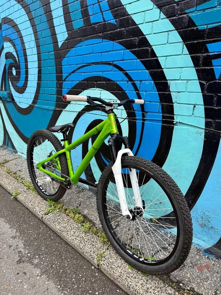 KHS DI05 Dirt Jumper Bike