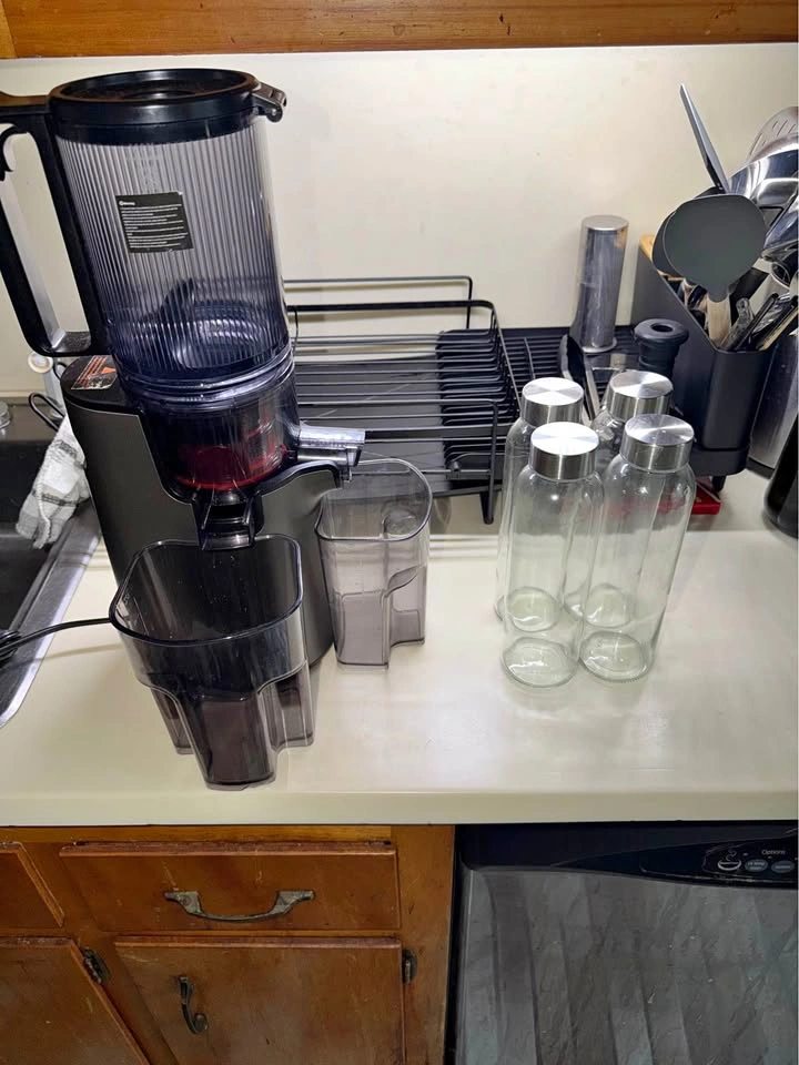 Cold pressed juicer
