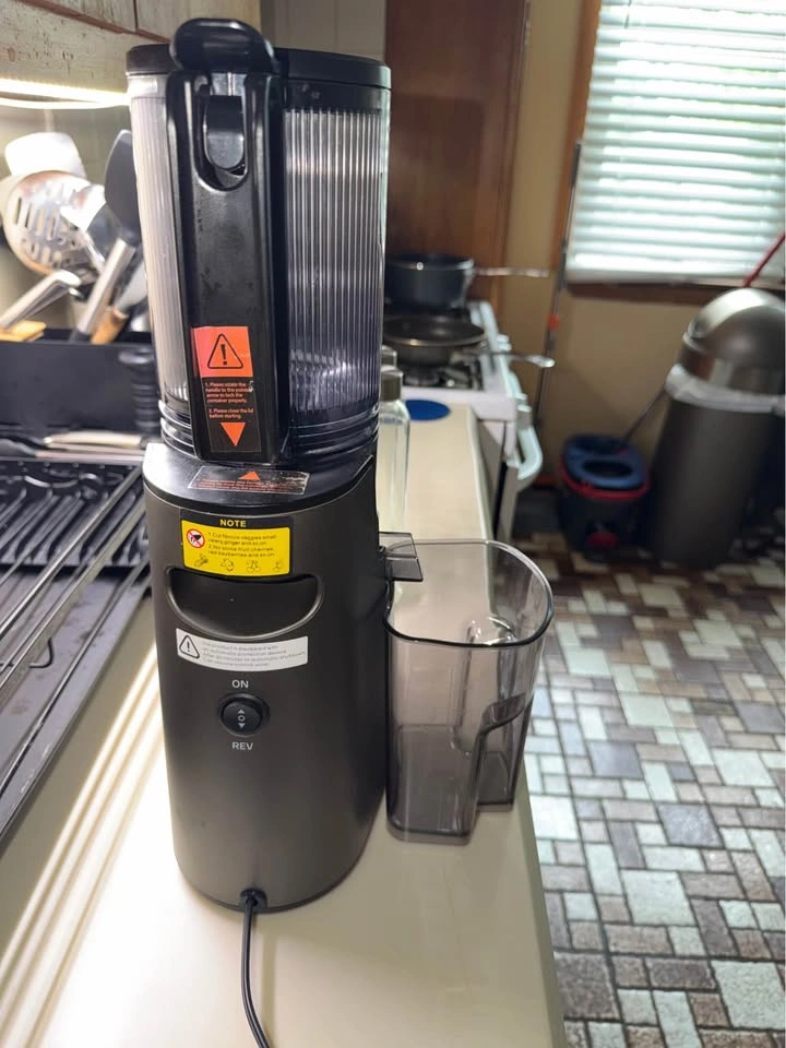 Cold pressed juicer - photo 3