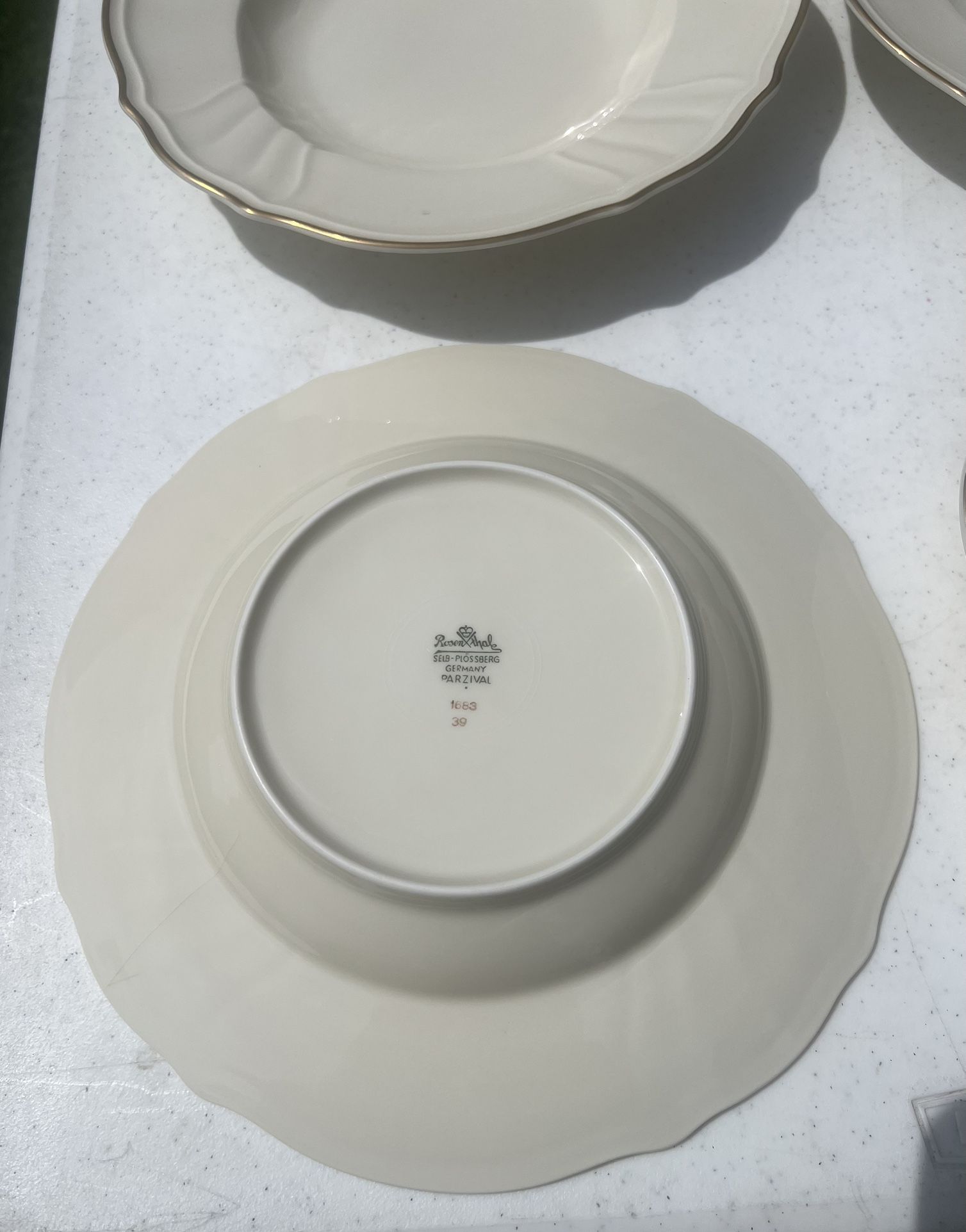 12 Rosenthal Selb Germany Parzival 9 7/8” Rim Soup Bowls Gold Tr - photo 4