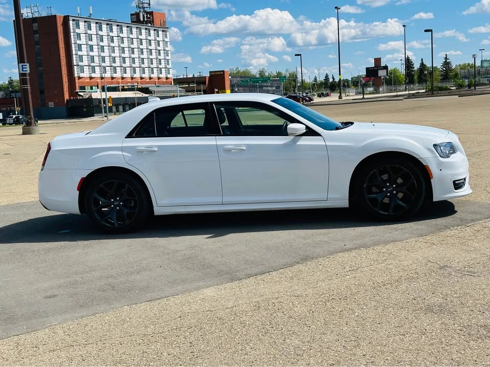 2022 Chrysler 300 - photo 4