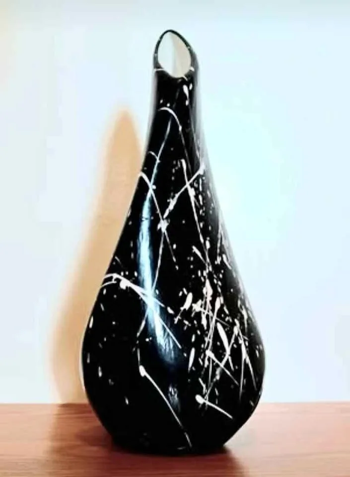 1989 Unique Hand Crafted Jinghong Chinese Vase