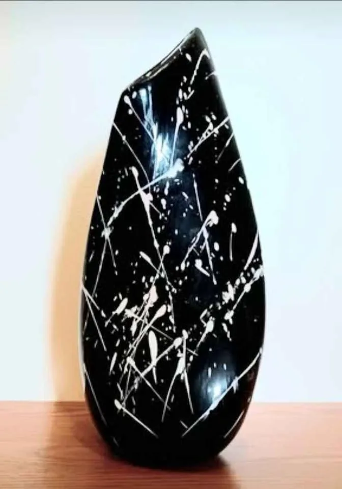 1989 Unique Hand Crafted Jinghong Chinese Vase image indicator(2)