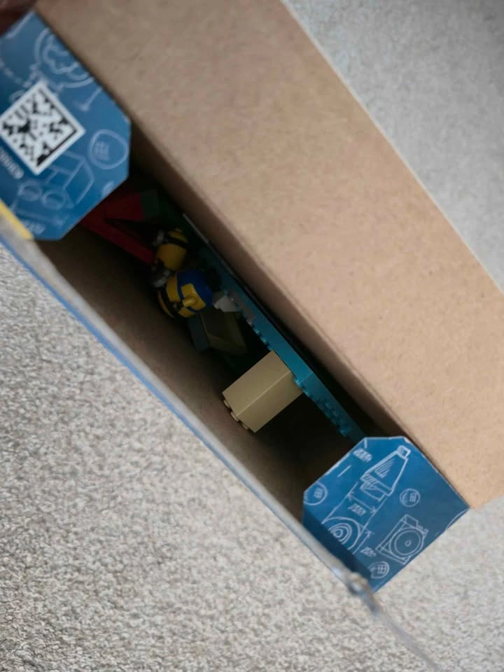 LEGO Minions In Gru's Lab 75546 - photo 3