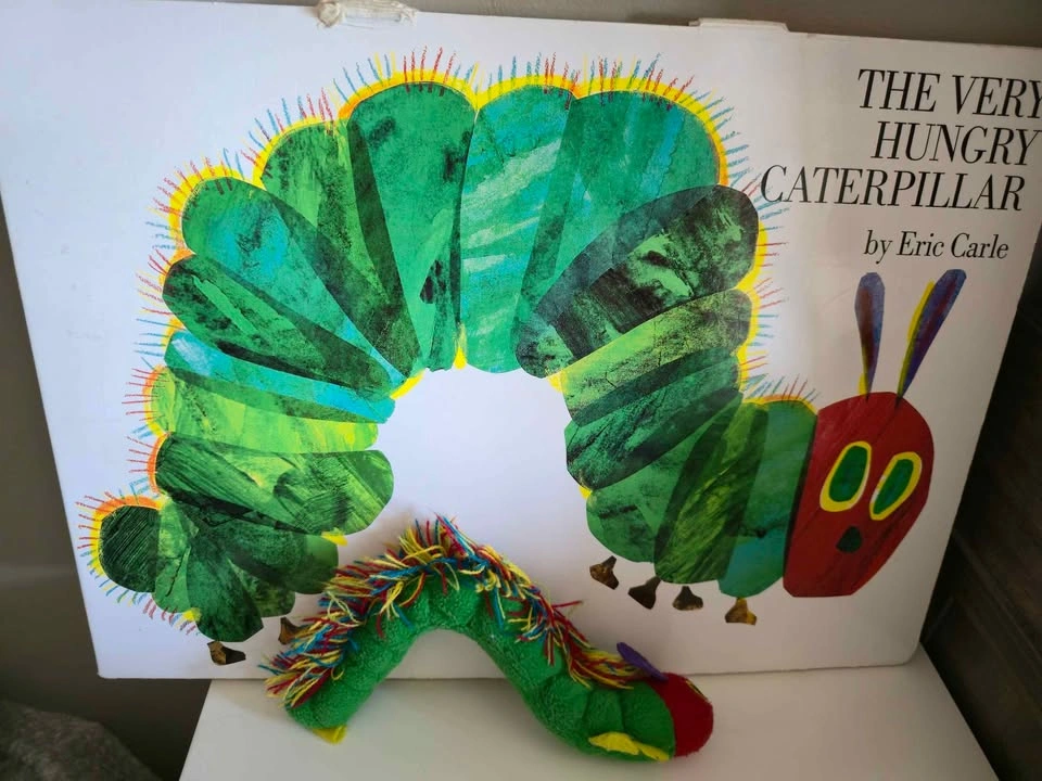 HUGE 11x15 Classroom Edition The Very Hungry Caterpillar Book - photo 2