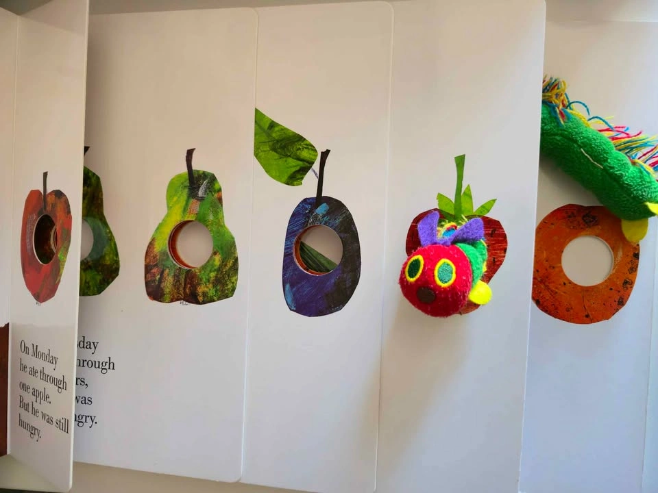 HUGE 11x15 Classroom Edition The Very Hungry Caterpillar Book - photo 5