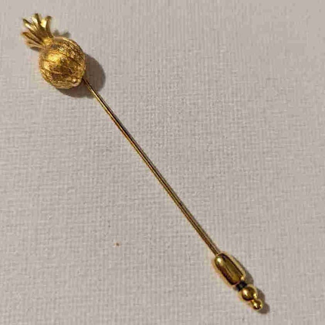 Vintage Trifari Gold Tone Pineapple Stick Pin
