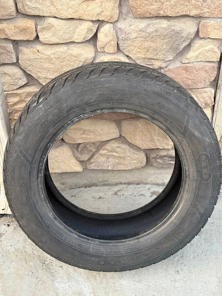 Goodyear 235/60R18 Winter Tire