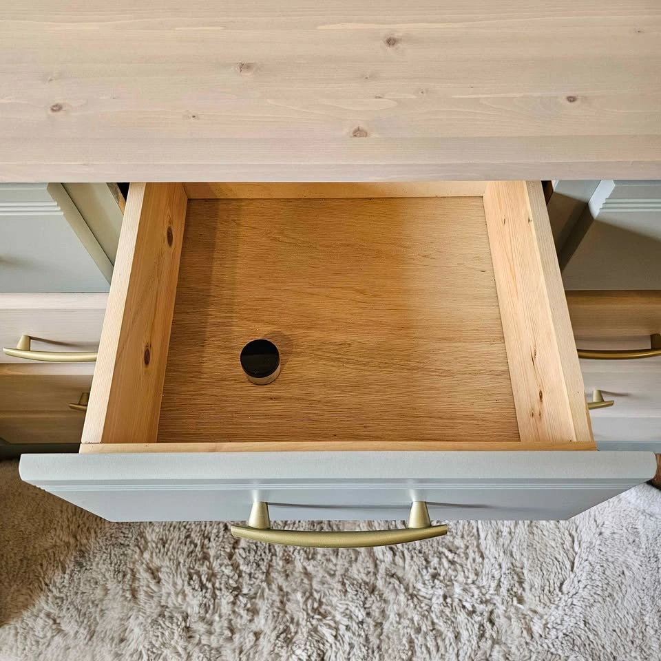 Refinished Solid Wood Dresser and 2 Nightstands Set - photo 4