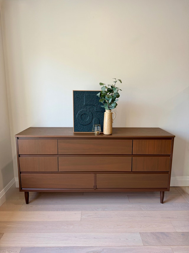 Mid Century Modern Walnut 8-Drawer Dresser