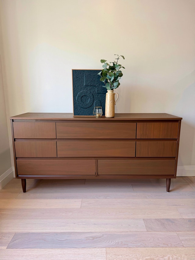 Mid Century Modern Walnut 8-Drawer Dresser - photo 2