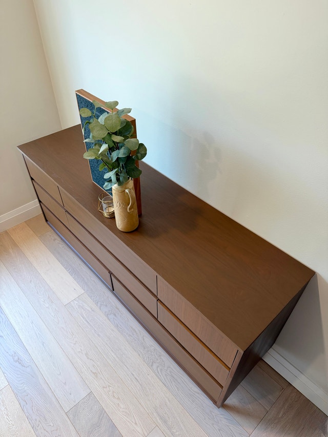 Mid Century Modern Walnut 8-Drawer Dresser - photo 3