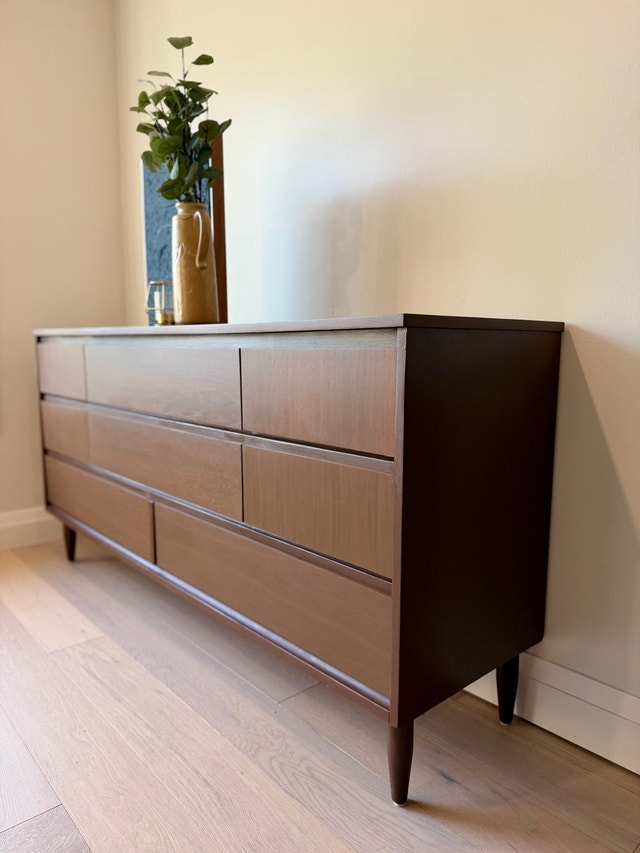 Mid Century Modern Walnut 8-Drawer Dresser - photo 4