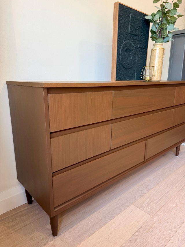 Mid Century Modern Walnut 8-Drawer Dresser - photo 5